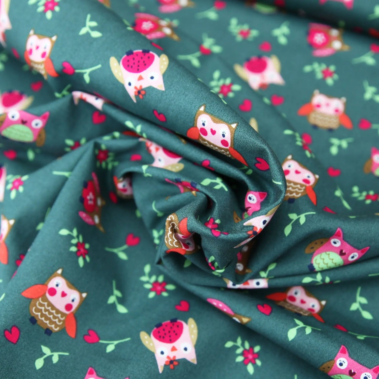 Baumwollstoff bunte Eulen Uhu auf dunkelgrün Stoffe Kudellino