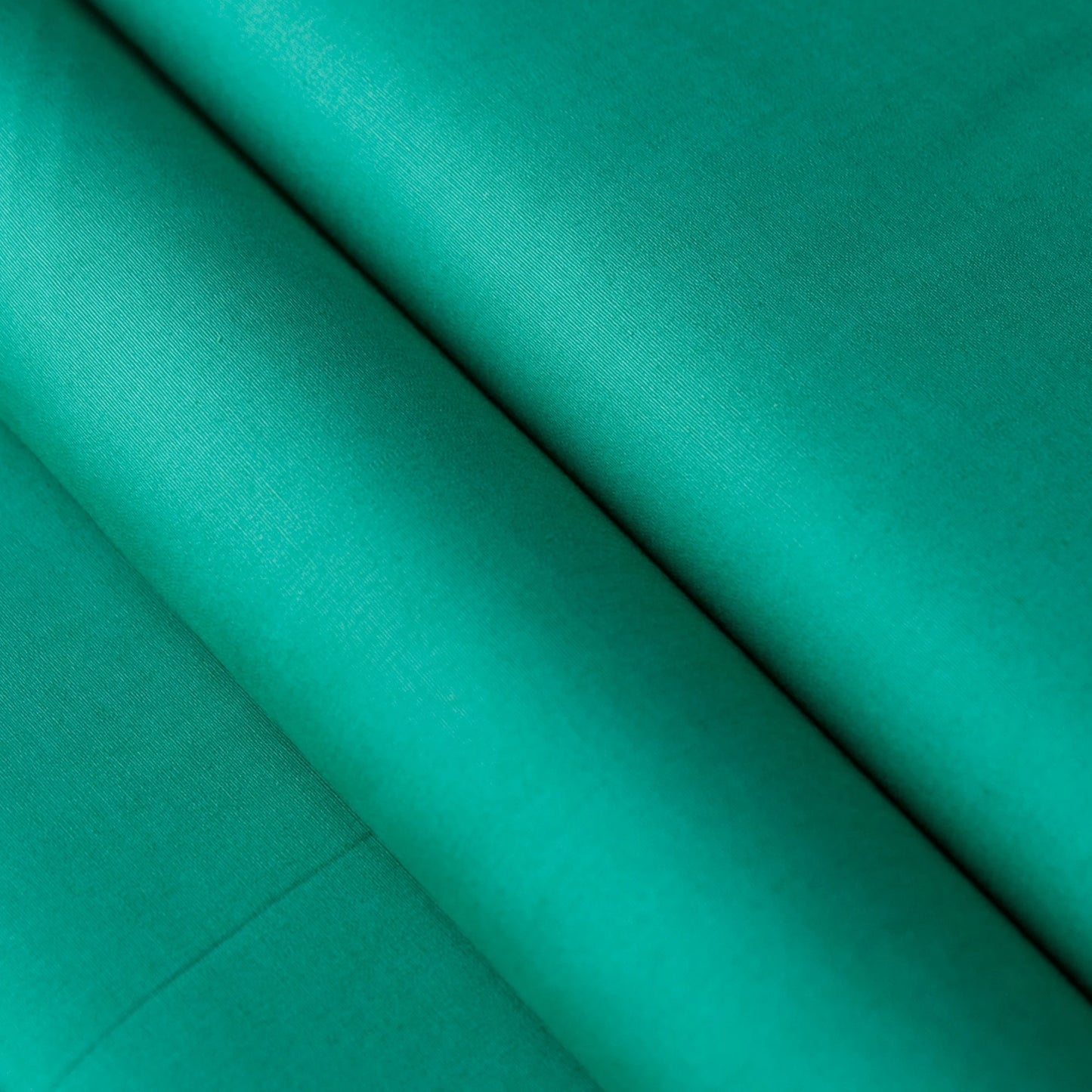 Grüner Baumwollstoff uni, weiche Textur, hochwertige Qualität von Stoffe-Kudellino, Sale-Angebot.