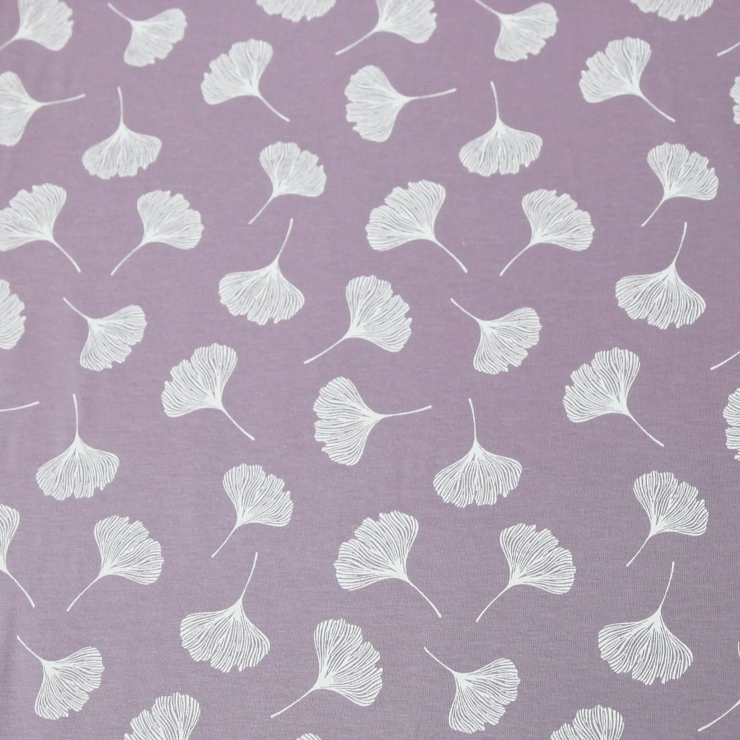 Baumwolljersey "Gingko Blätter" - Jersey Stoff auf mauve rauchlila Stoffe Kudellino
