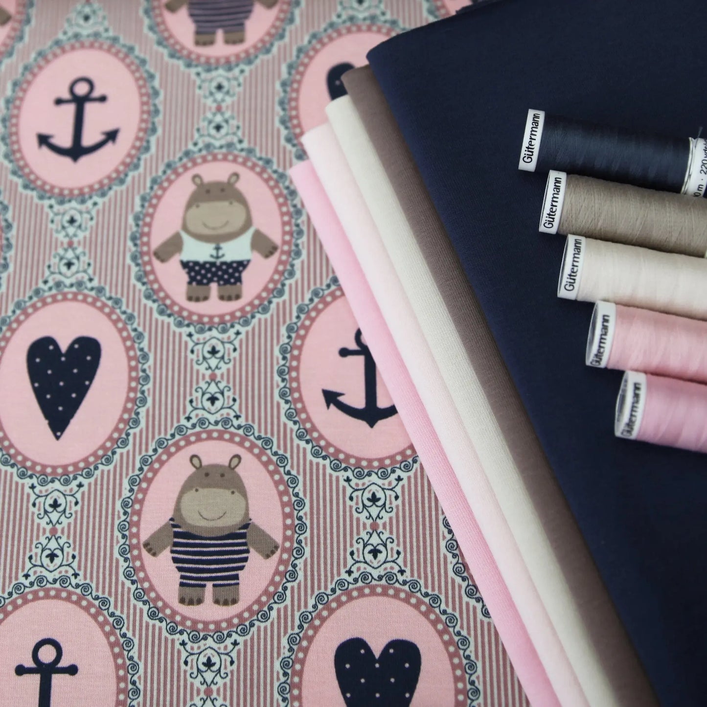 Baumwolljersey "Hippos Maritim" - Jersey Stoff in rosa - Stoffe Kudellino - Bündchenstoffe, Jersey Stoffe und mehr...