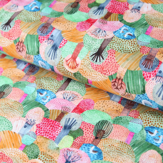 Baumwolljersey Stoff mit buntem abstraktem Baum-Print in kräftigen Farben.