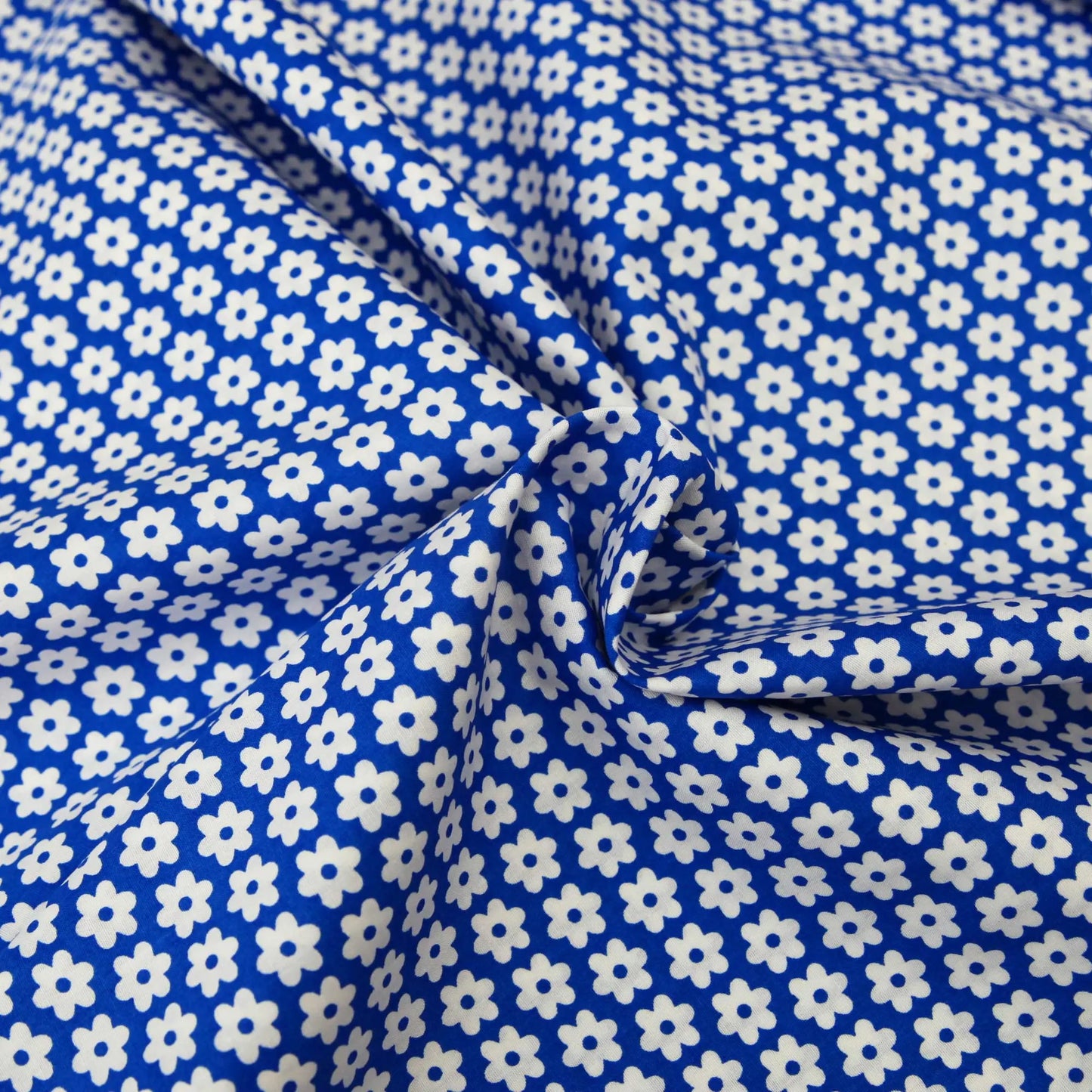 Baumwollstoff mit Blumen / Popeline " 1 cm weiße Blumen auf blau royalblau Stoffe Kudellino