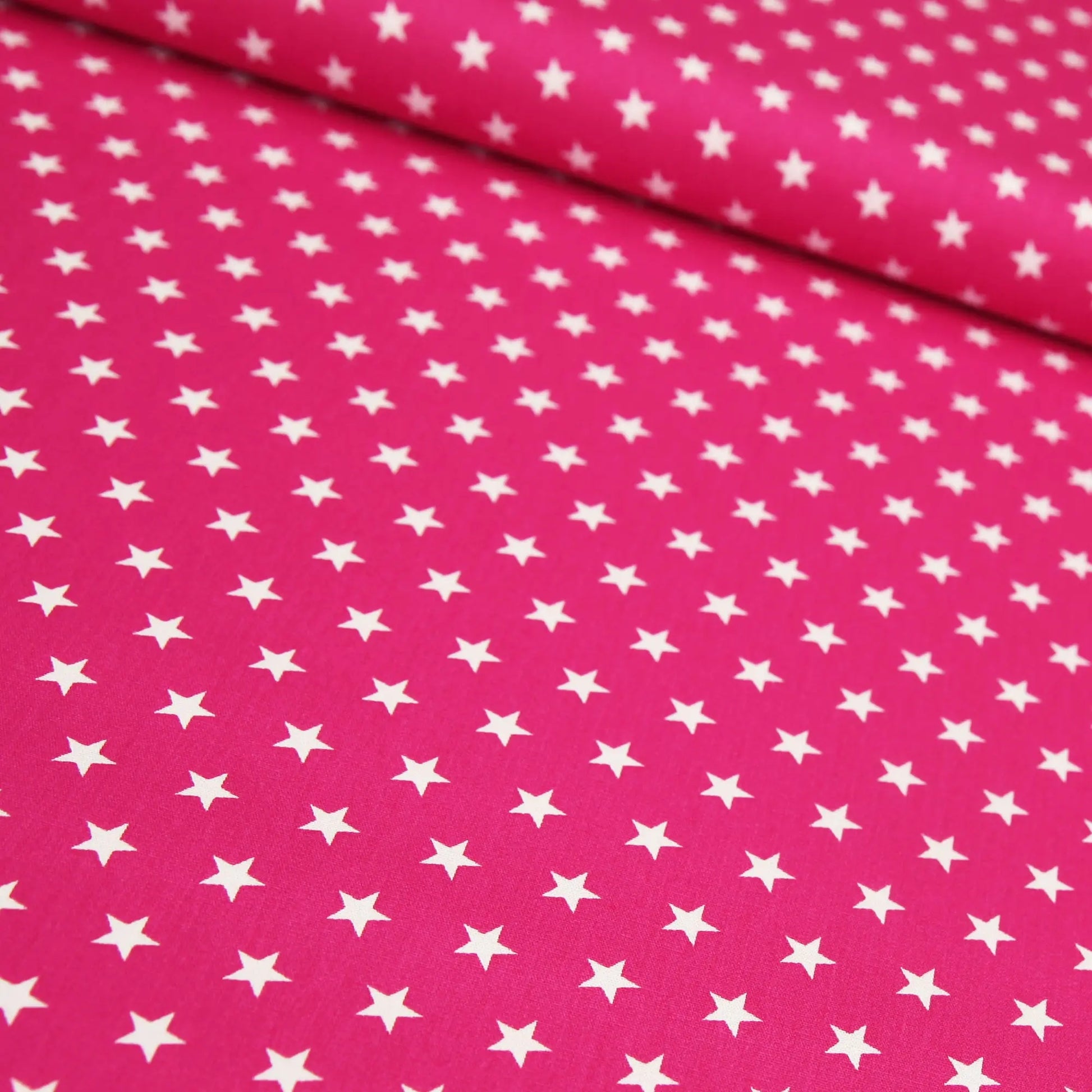 Baumwollstoff mit Sternen / Popeline " 1 cm weiße Sterne auf fuchsia magenta  Stoffe Kudellino
