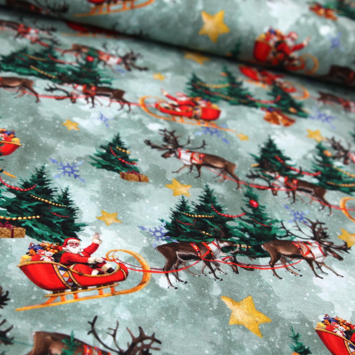 Baumwolljersey "Weihnachtsmann im Schlitten mint/rauchgrün" - Stoffe Kudellino - Bündchenstoffe, Jersey Stoffe und mehr...