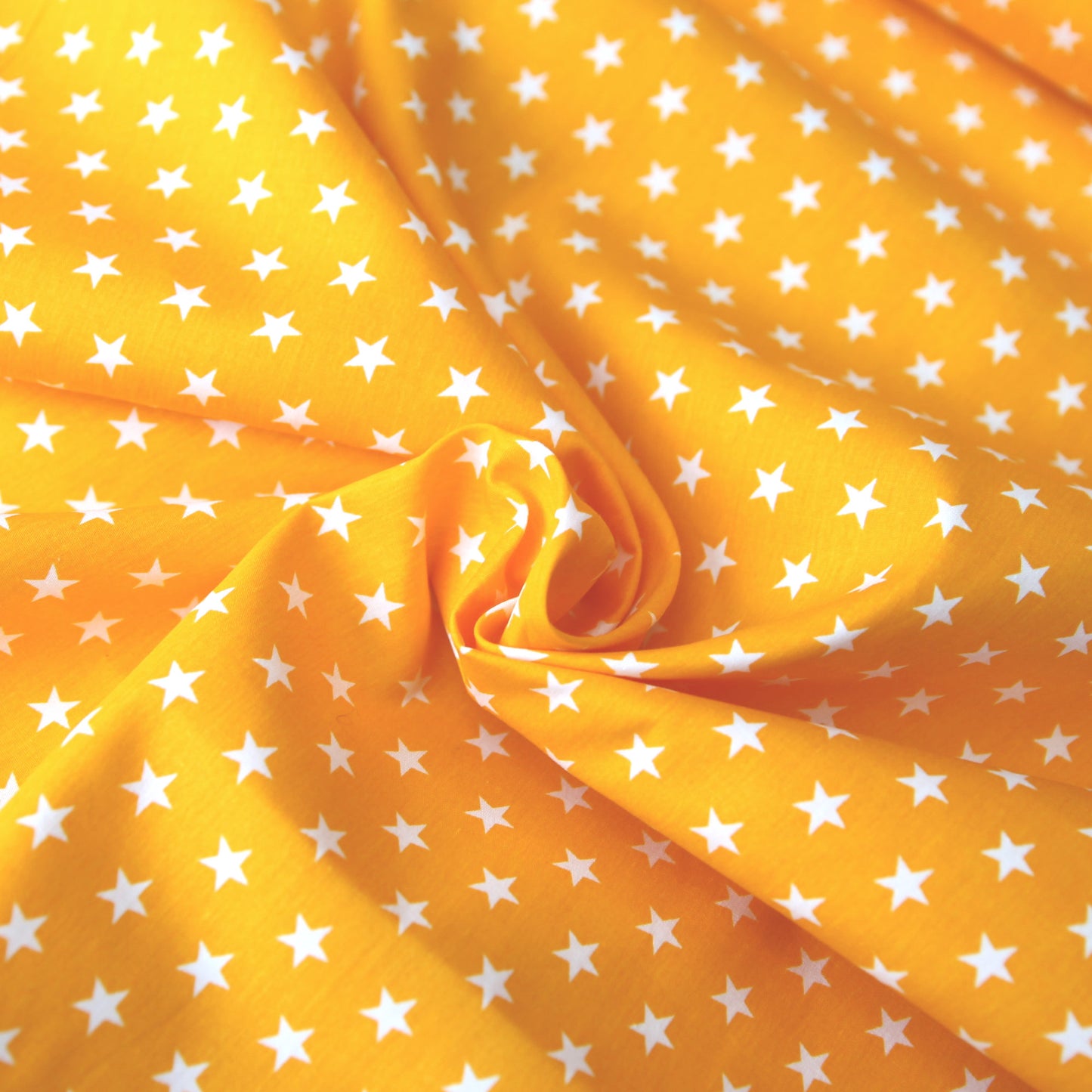 Baumwollstoff mit Sternen / Popeline " 1 cm weiße Sterne auf gelb" - Patchwork 100% Baumwolle dottergelb - Stoffe Kudellino