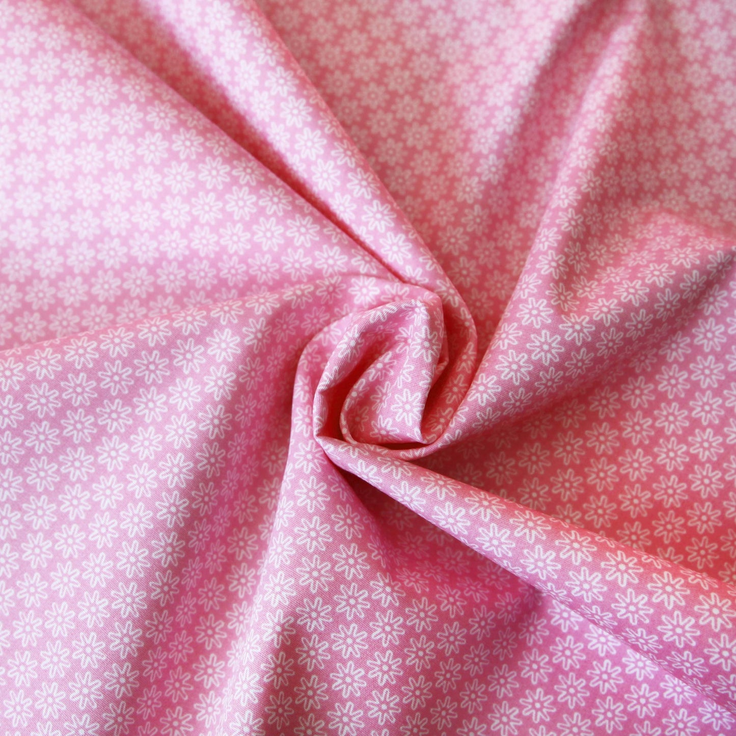 Baumwollstoff mit Blumen Umriss / Popeline " 0,8 cm weiße Blumen auf rosa" - Patchwork 100% Baumwolle babyrosa - Stoffe Kudellino