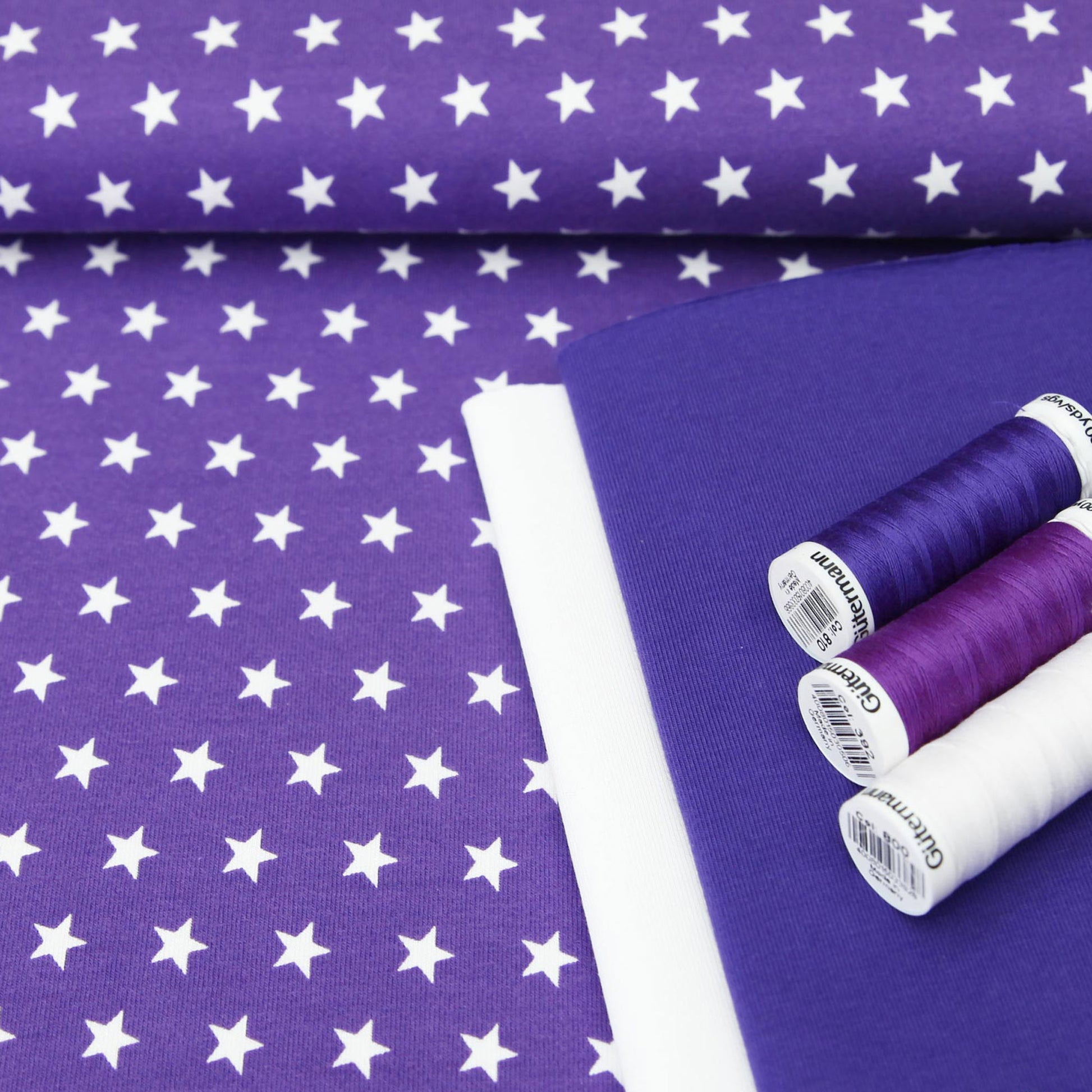 Baumwolljersey "weiße 1cm Sterne auf violett" - Jersey Stoff SterneJersey BedrucktStoffe Kudellino