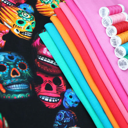 Baumwolljersey "bunte Sugar Skulls Totenköpfe" - Jersey Stoff Mexican Día de los Muertos - Stoffe Kudellino - Bündchenstoffe, Jersey Stoffe und mehr...