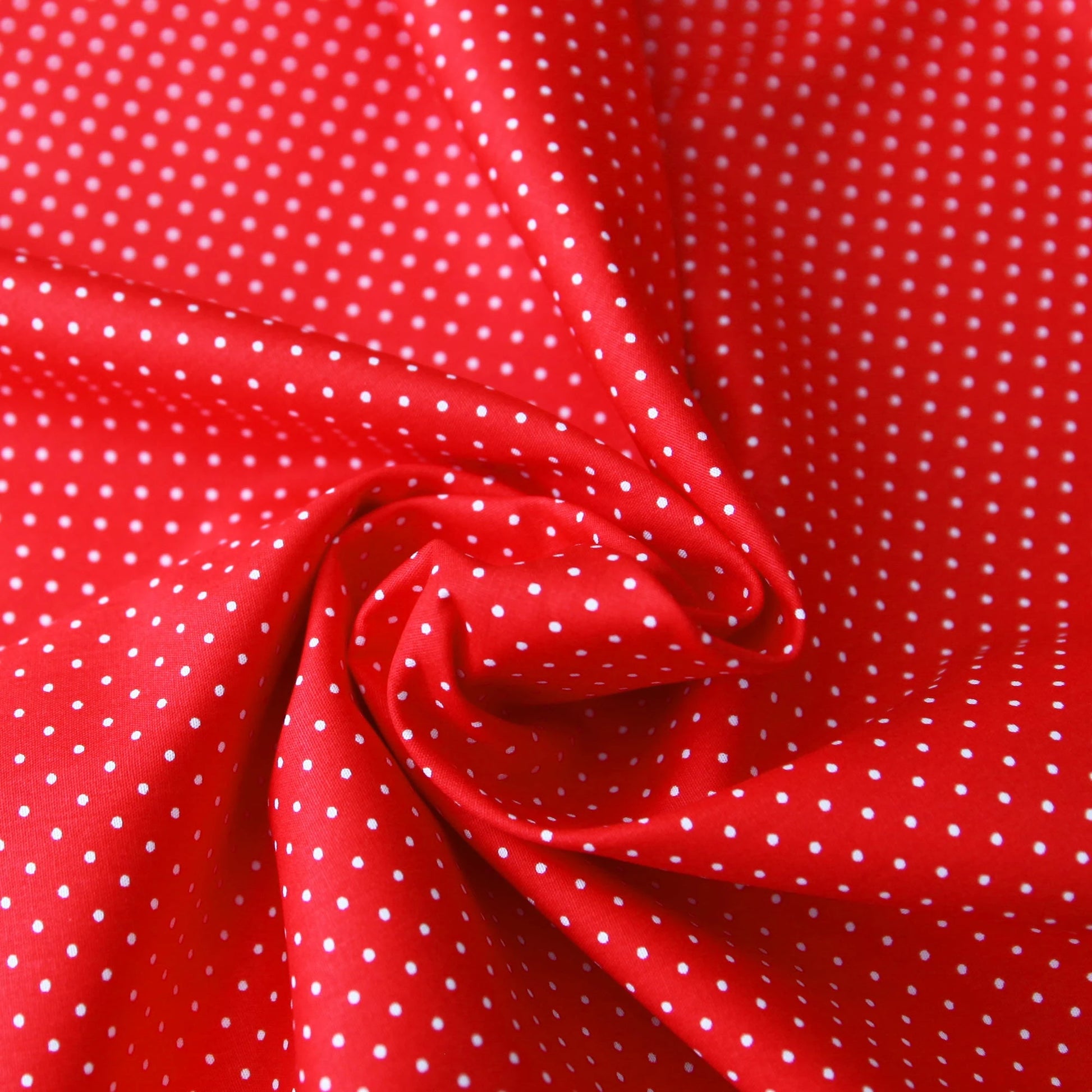 Baumwoll Popeline Tupfen – Weiße Tupfen auf Roten Baumwollstoff