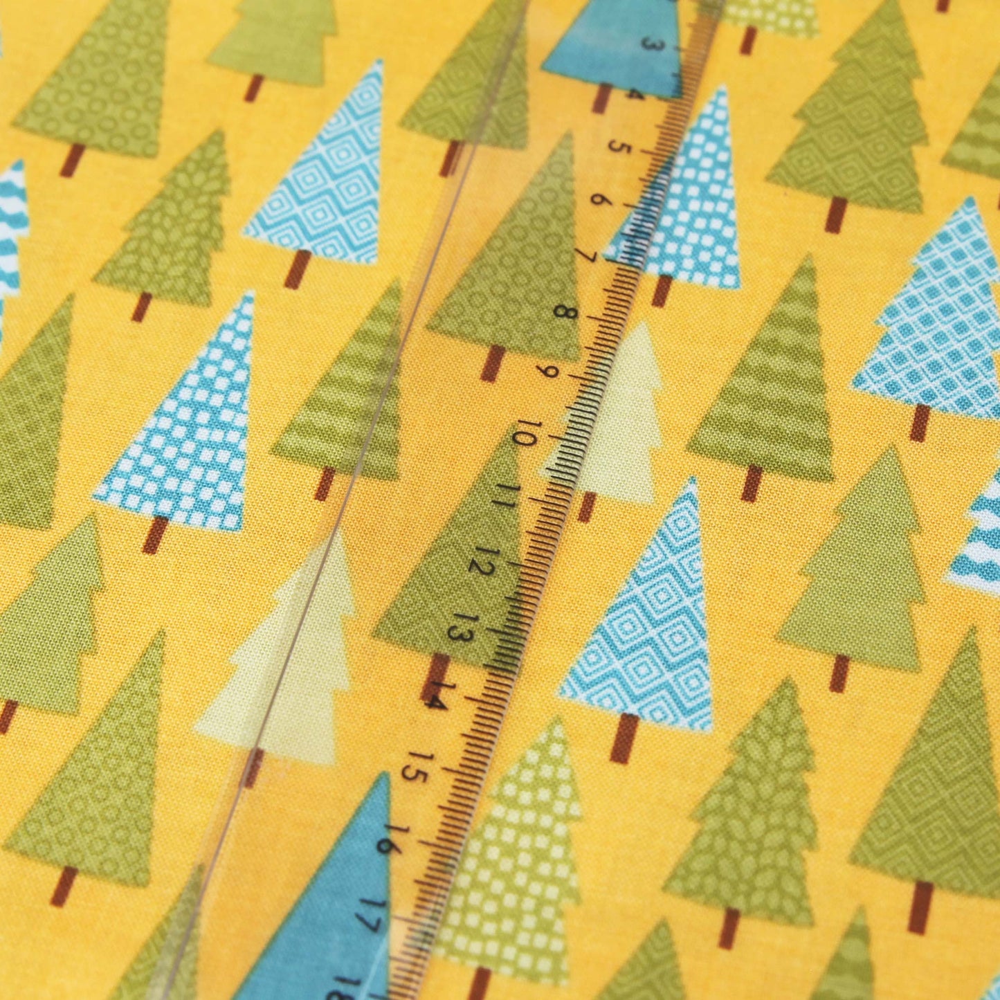 Baumwollstoff "Happy Camper - Tannenbäume" von Riley Blake - BaumwolleBaumwolle BedrucktStoffe Kudellino